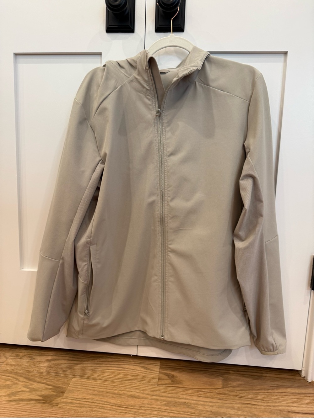 Lululemon men’s Zip-Up Jacket Large
Mint